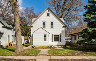 3347 31 AVE S