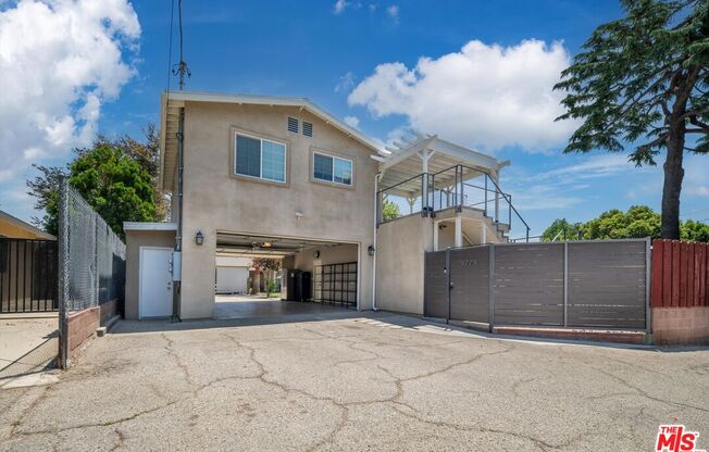 9231 WHITE OAK AVE