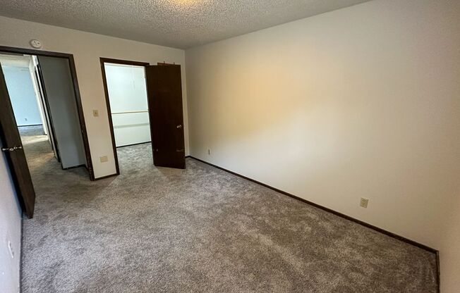 3 beds, 1 bath, $1,080