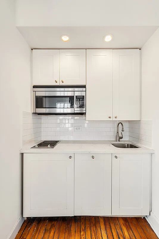 25 TUDOR CITY PL