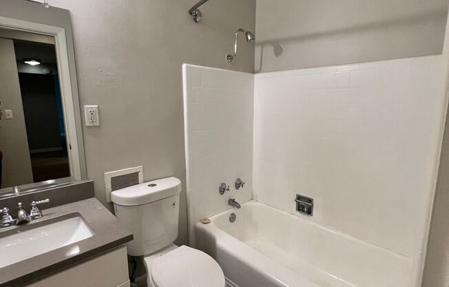 1 bed, 1 bath, 609 sqft, $1,425, Unit 410