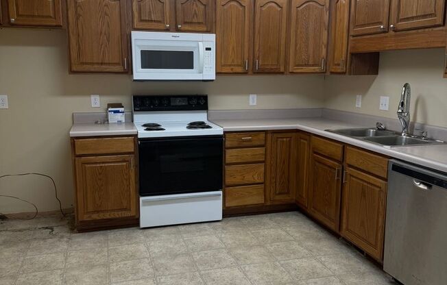 2 beds, 2 baths, $1,400