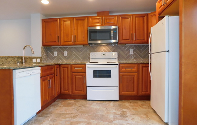 Beautifully Renovated 3 Bed, 3.5 Bath Townhome in Montgomery Village!