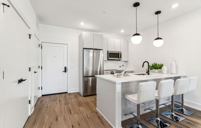 1 bed, 1 bath, 800 sqft, $1,580, Unit 504