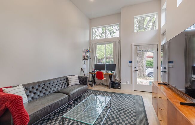 Contemporary 2BR Townhome in Prime Madrona Location