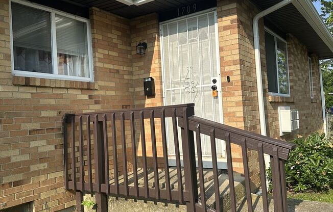 1709-1711 Elaine Rd