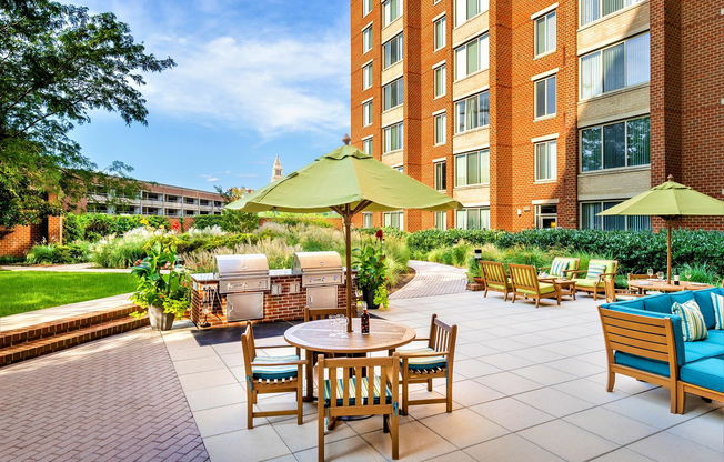 Dinner with a view. Host a BBQ at our courtyard grilling stations while enjoying a direct look at the George Washington National Masonic Memorial.