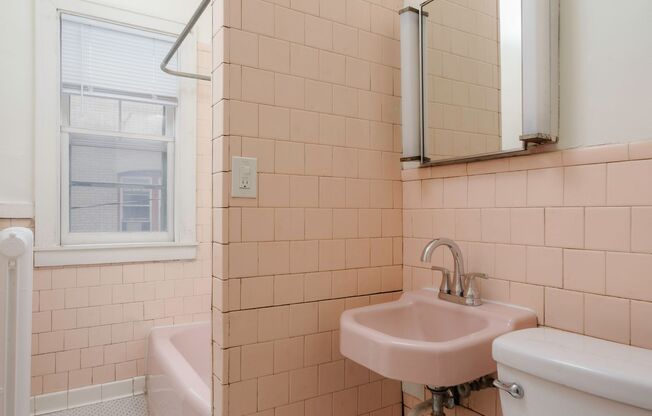 1 bed, 1 bath, 600 sqft, $1,025, Unit 305