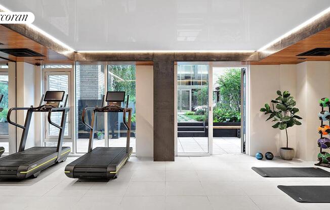 505 W 43 ST