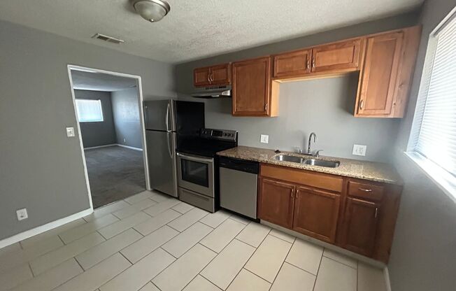 2 beds, 1 bath, 750 sqft, $1,170, Unit B12 1037 13