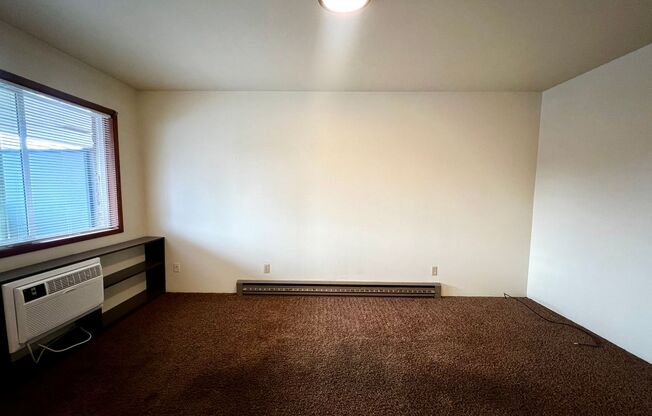 1 bed, 1 bath, 600 sqft, $960, Unit J-1