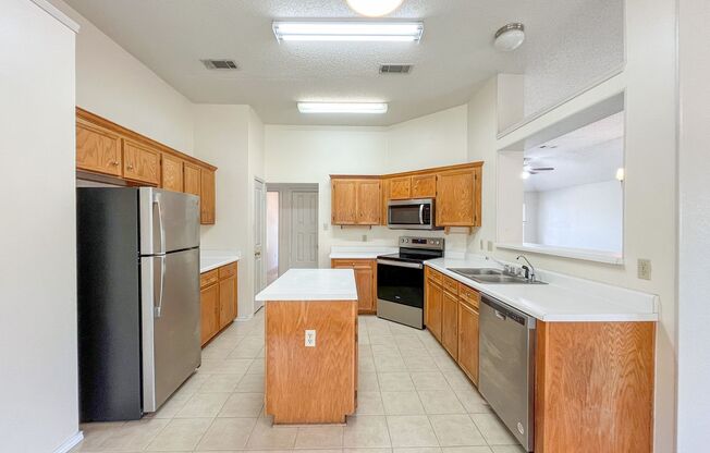 3 beds, 2 baths, $1,550