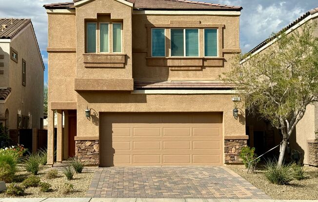 4 BED, 2.5 BATH, 2 CAR-GARAGE, TWO-STORY, SINGLE FAMILY HOME FOR RENT w/ COMMUNITY POOL & SPA