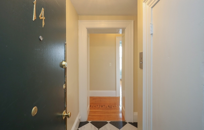 1 bed, 1 bath, 615 sqft, $2,700, Unit 14