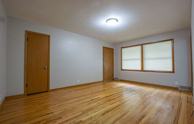 2 Bedroom / 1 Bath Duplex with Washer/Dryer