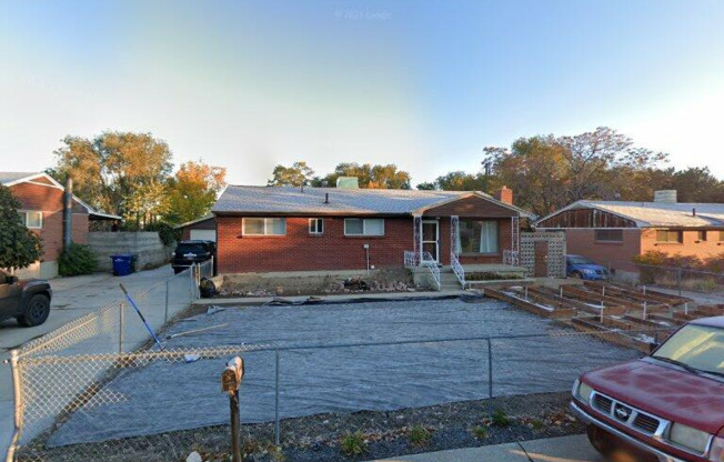 5508 MAUDINE AVE