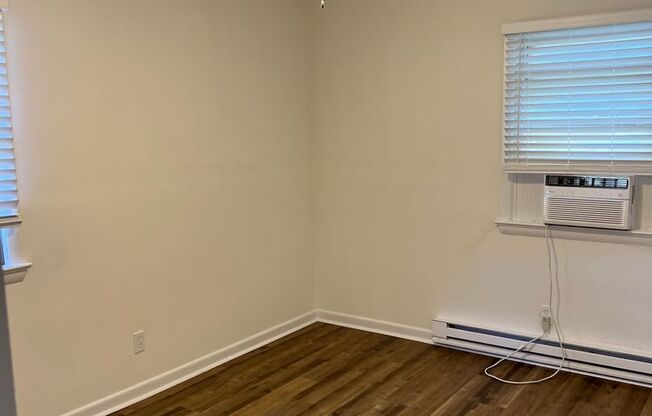 2 beds, 1 bath, 600 sqft, $1,175, Unit Post Avenue-826D