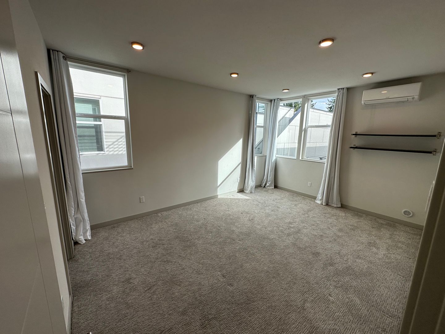 Beautiful high end home in Ballard fir Rent!