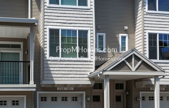 Beautiful, Contemporary Condo In Cedar Mill!