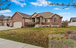 3 beds, 2.5 baths, $2,350