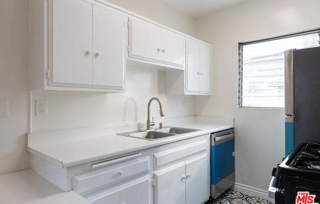 1 bed, 1 bath, 750 sqft, $2,180, Unit 24