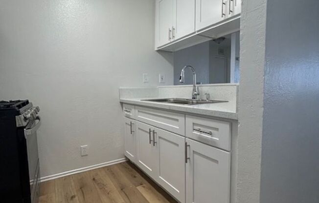 2 beds, 1 bath, $2,095