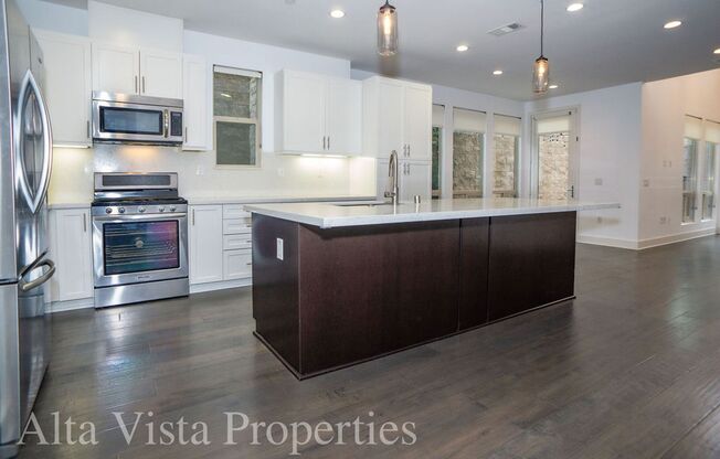 Beautiful Townhome centrally located in Mission Valley at Civita!