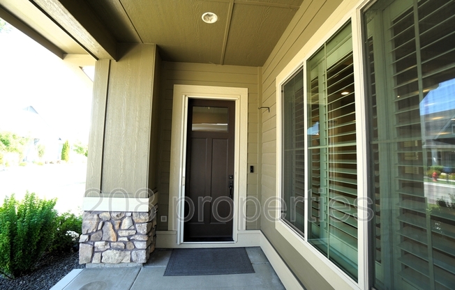 407 W PAVILLION LN