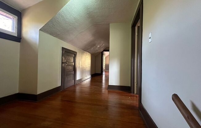 5 beds, 1 bath, 1,800 sqft, $1,775, Unit 130 Valley View - Apt. C