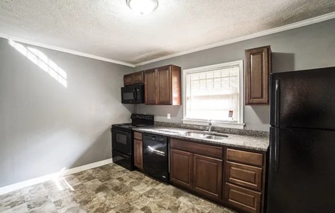 3 bed and 1 bath in Decatur!