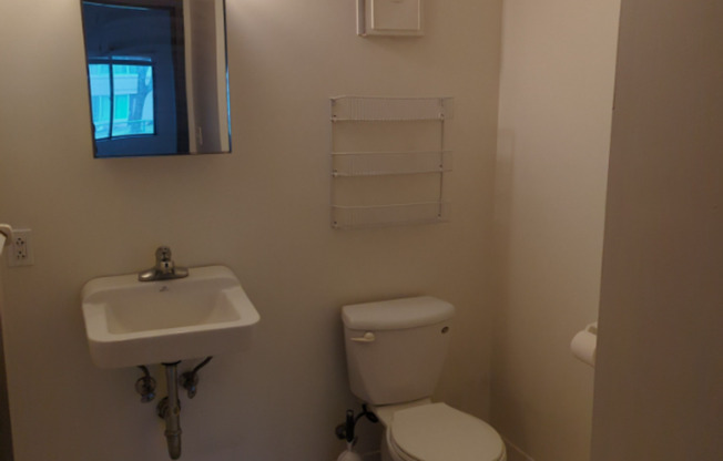 2 beds, 1.5 baths, 1,000 sqft, $1,050, Unit 106