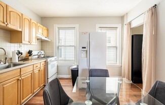 3 beds, 1 bath, $3,200, Unit 1