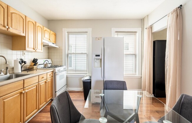 3 beds, 1 bath, $3,200, Unit 1