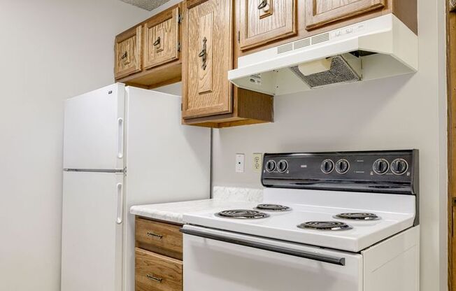 1 bed, 1 bath, 750 sqft, $750, Unit 5140 S 48th #15