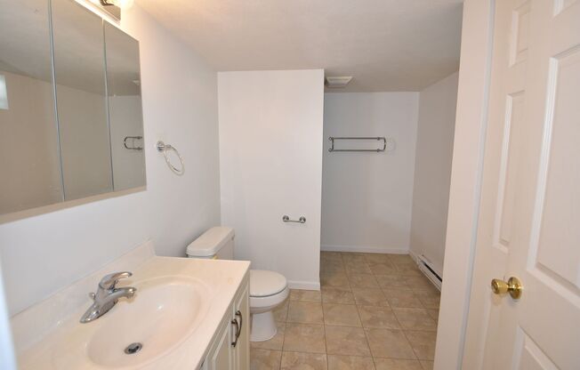 3 beds, 2 baths, $1,650