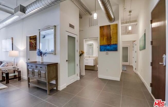 2 beds, 1 bath, 1,100 sqft, $3,100, Unit 306