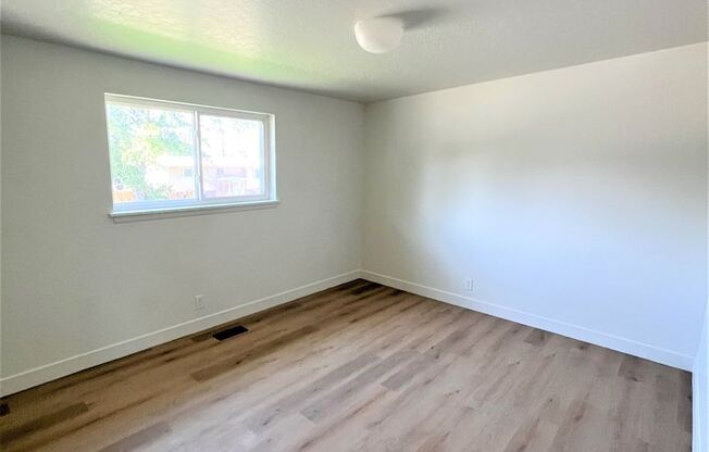 2 beds, 1 bath, $2,200