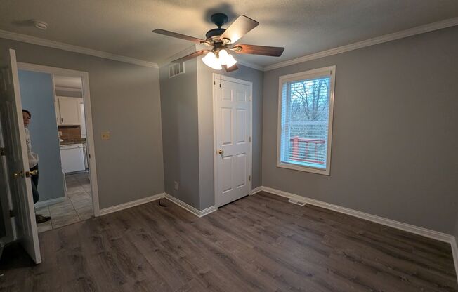 2 beds, 1 bath, $1,295