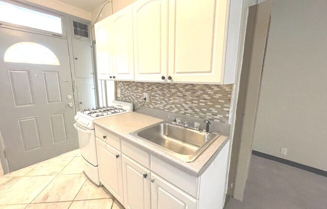 Studio, 1 bath, $845, Unit 111