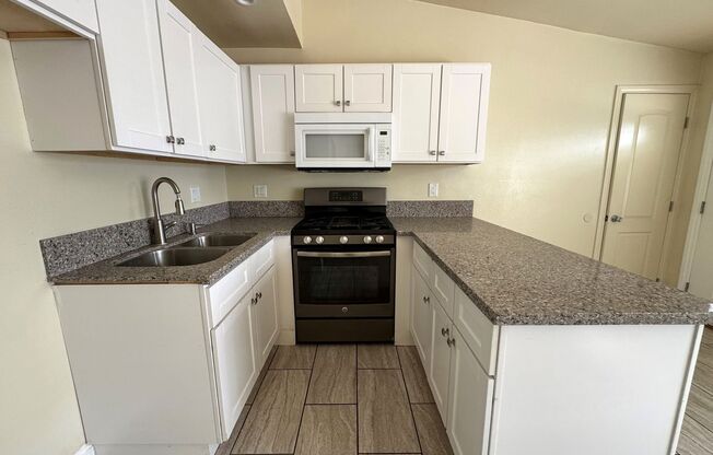 1 bed, 1 bath, $2,350, Unit 2726