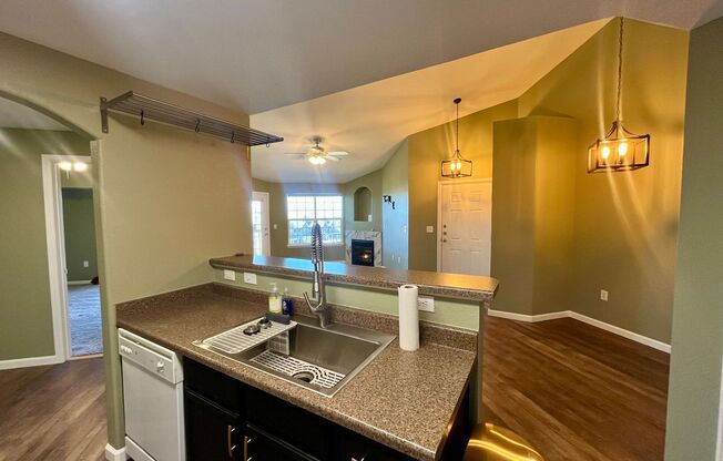 1 bed 1 bath w/ Beautiful Mountain views!