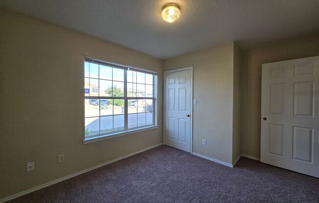 3 beds, 2 baths, $895, Unit 2808 Leroy Circle - B