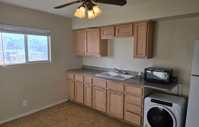 2 beds, 1 bath, 750 sqft, $1,175, Unit UNIT 3