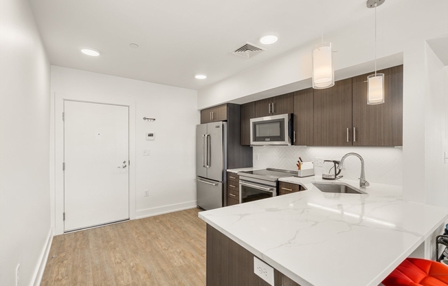 2 beds, 2 baths, 916 sqft, $3,900, Unit P3