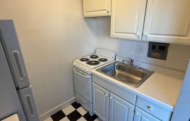 Studio, 1 bath, 400 sqft, $895, Unit #211