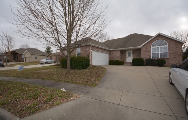 Gorgeous House in Copper Leaf subdivision in Nixa