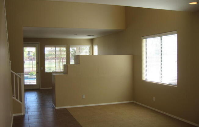 Beautiful Gilbert Home w/2 Master Bedrooms - Gated Community On Golf Course