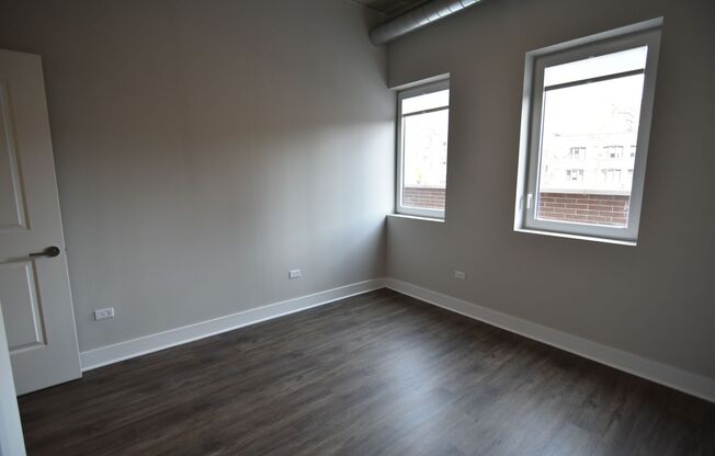 2 beds, 1 bath, 999 sqft, $4,000, Unit 3833-215