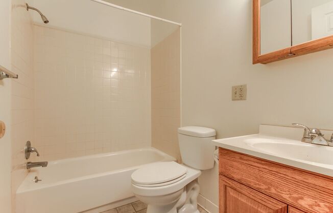 2 beds, 1 bath, $1,350, Unit 22