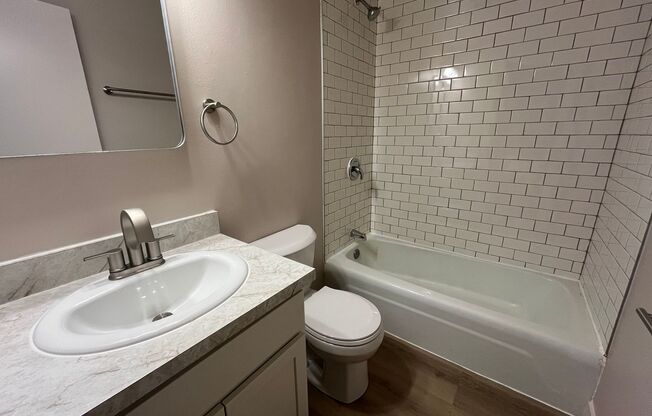 1 bed, 1 bath, $1,295, Unit 121